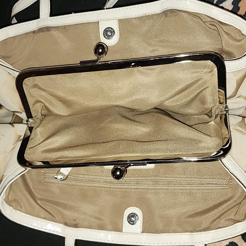 COACH Carryall Cream Kisslock - Picture 5 of 8